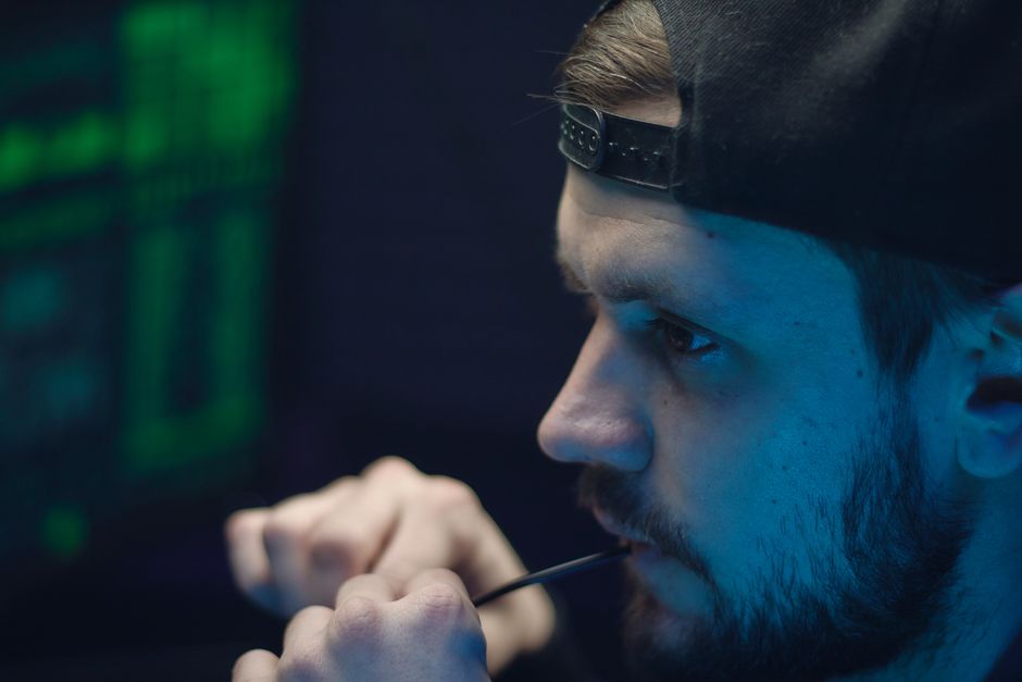 Участница обучения Pro Academy GmbH с портретом на нейтральном фоне
